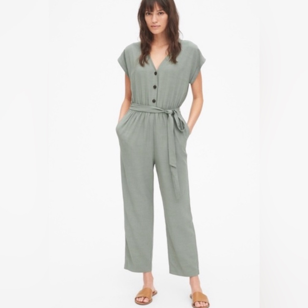 GAP Jumpsuit - size M - NWOT new without tags